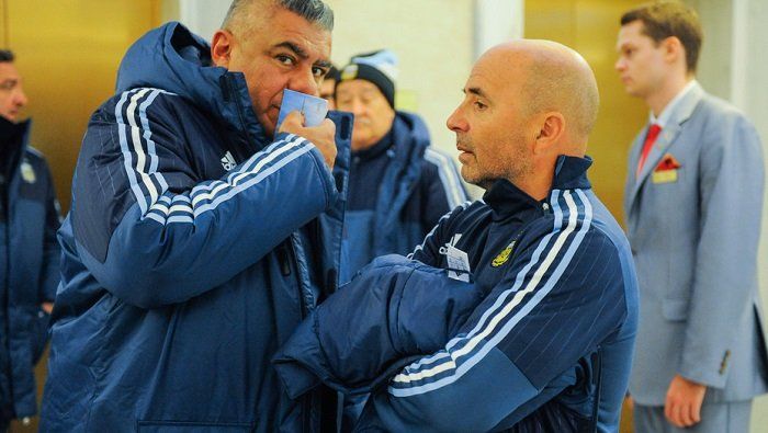 Jorge Sampaoli y Claudio Tapia y Daniel Angelici en el predio de Ezeiza.
