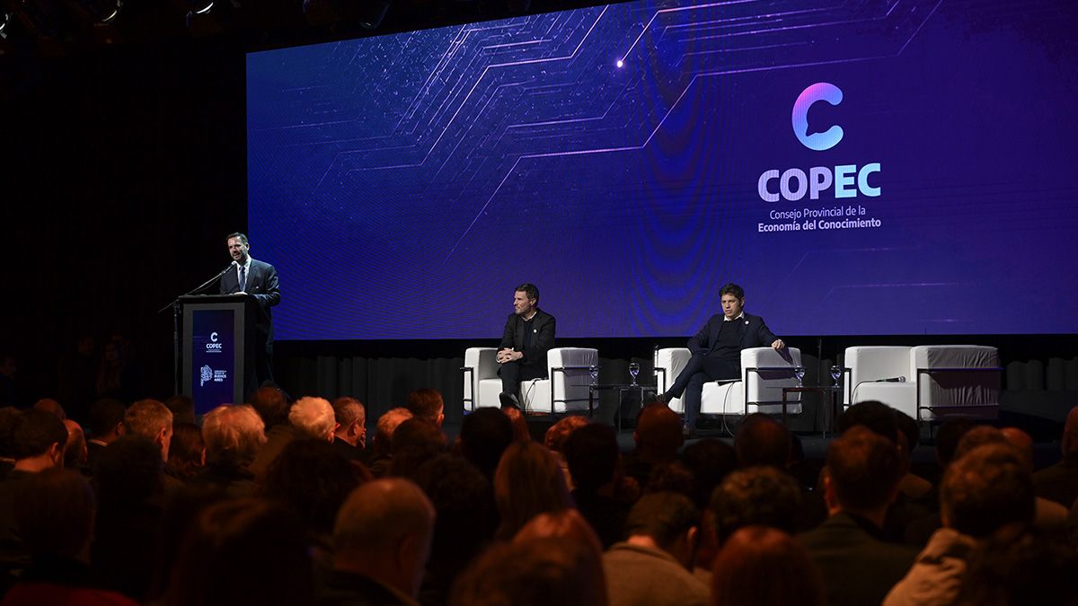 El gobernador de la provincia de Buenos Aires, Axel Kicillof, presentó en Vicente López el nuevo COPEC y volvió a criticar a Javier Milei. El gobernador de la provincia de Buenos Aires, Axel Kicillof, presentó en Vicente López el nuevo COPEC y volvió a criticar a Javier Milei.