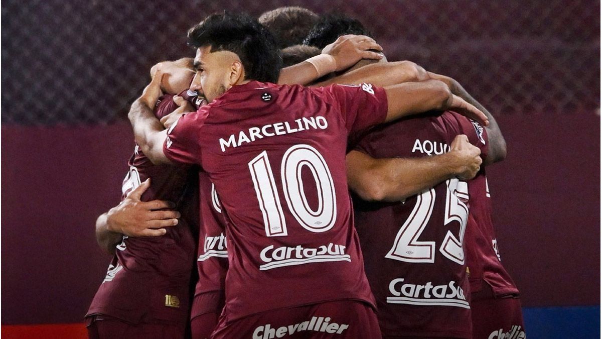 Lanúsfestejó en La Fortaleza el pase a la final de la Copa Sudamericana tras ganarlea Universidad de Chile pero debe cuidarse de Atlético Mineiro. (Foto: NoticiasArgentinas/@clublanus) Lanúsfestejó en La Fortaleza el pase a la final de la Copa Sudamericana tras ganarlea Universidad de Chile pero debe cuidarse de Atlético Mineiro. (Foto: NoticiasArgentinas/@clublanus)