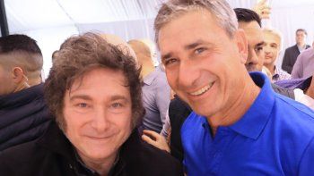 en la agroactiva, javier milei se abrazo con un colega: el pato abbondanzieri en la agroactiva, javier milei se abrazo con un colega: el pato abbondanzieri