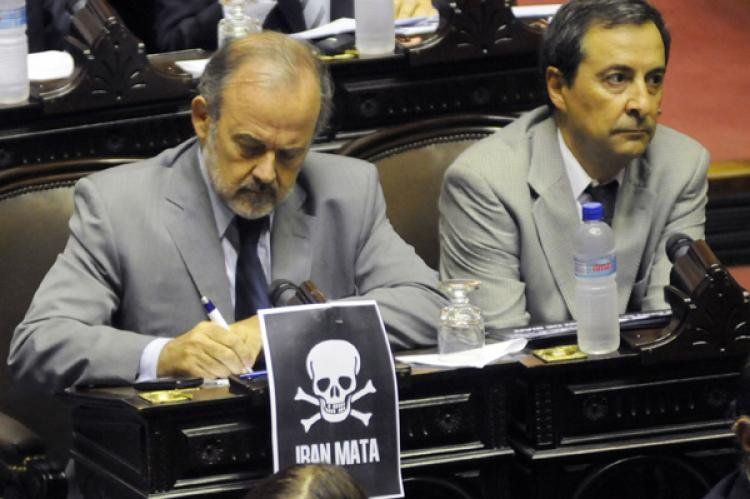 El diputado Amadeo, en pleno debate por el acuerdo con Irán. (Foto: NA)