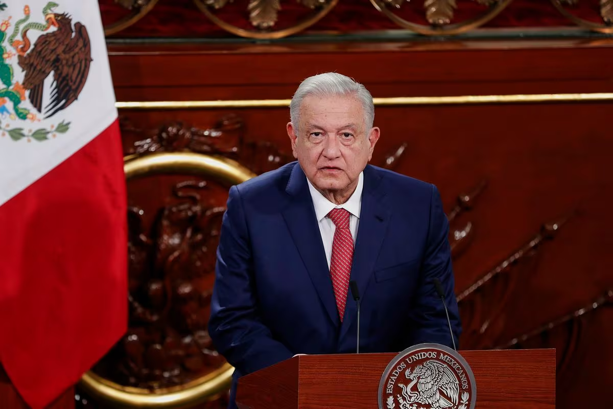 López Obrador presenta las iniciativas de reforma a la Constitución en Palacio Nacional, este lunes. López Obrador presenta las iniciativas de reforma a la Constitución en Palacio Nacional, este lunes.