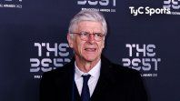 Arsene Wenger consiguió una liga profesional para probar la Ley Wenger del fuera de juego. Arsene Wenger consiguió una liga profesional para probar la Ley Wenger del fuera de juego.
