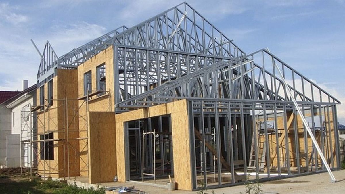 El acero plantea la necesidad de optimizar tiempos y costos en la construcción de una casa en la actualidad. El acero plantea la necesidad de optimizar tiempos y costos en la construcción de una casa en la actualidad.