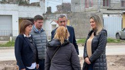 Patricia Bullrich junto a Carolina Losada, Federico Angelini y Pablo Javkin en barrio La Tablada&nbsp;