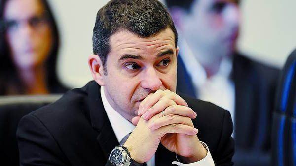 (...) hacemos saber que esperamos muy confiados que la investigación judicial eche luz sobre todo un proceso poco transparente, lleno de dudas y donde el bolsillo de los argentinos figura en el último lugar de prioridades para Galuccio (foto) y donde se