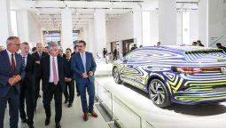 altText(Alberto F. se reunió con ejecutivos de VW que prometieron invertir US$800 millones en la Argentina)}