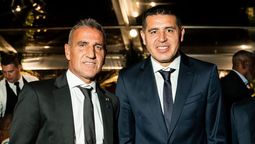 Raúl Cascini y Juan Román Riquelme calentaron la previa del Superclásico entre River y Boca.&nbsp;