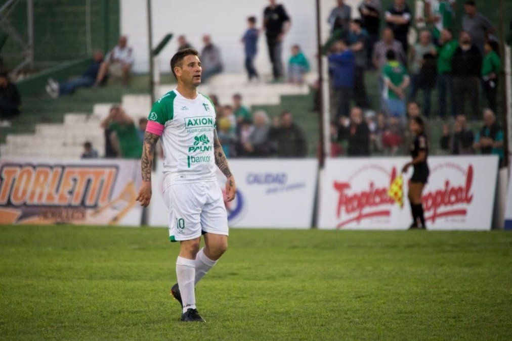 Insólito, no lo dejaron entrar al estadio que lleva su nombre.