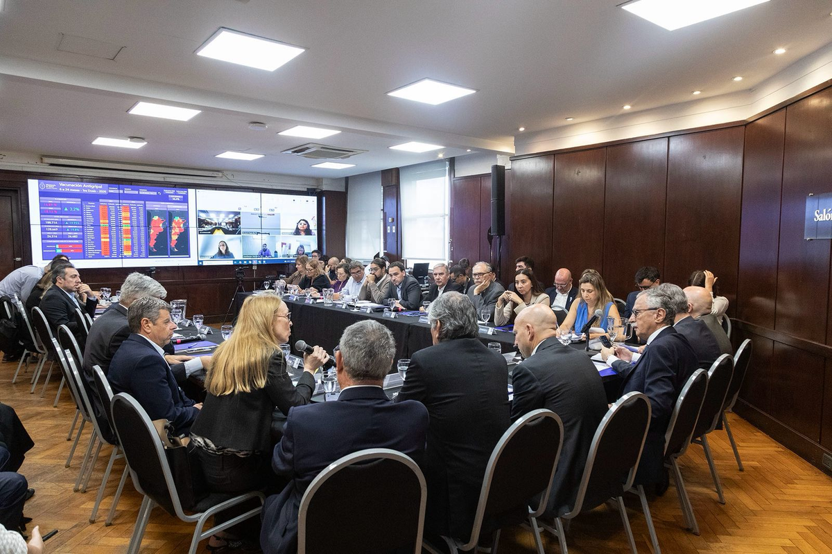 La ministra de Salud provincial, Silvia Ciancio, asistió a la reunión del Consejo Federal de Salud (Cofesa) convocada por Mario Lugones en la Ciudad Autónoma de Buenos Aires. La ministra de Salud provincial, Silvia Ciancio, asistió a la reunión del Consejo Federal de Salud (Cofesa) convocada por Mario Lugones en la Ciudad Autónoma de Buenos Aires. 