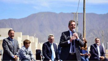 El gobernador Quintela, junto a Agustín Rossi y Sergio Massa hablando de las propuestas libertarias El gobernador Quintela, junto a Agustín Rossi y Sergio Massa hablando de las propuestas libertarias