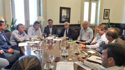 Proyecto sobre deuda: Massa ya negocia con gobernadores radicales y Larreta