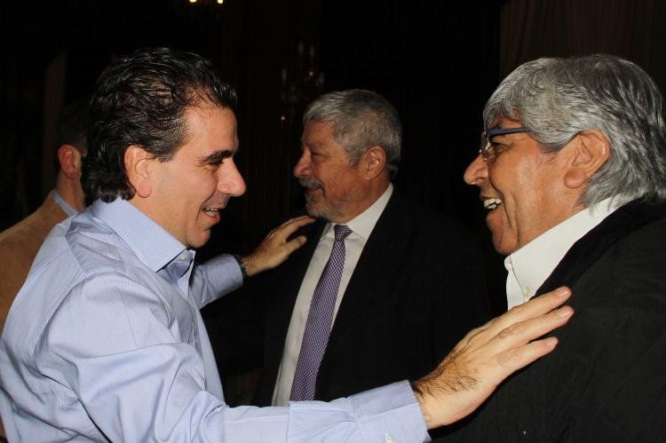 Cristian Ritondo recibe a Hugo Moyano en la Legislatura porteña.
