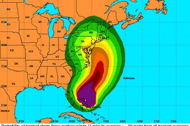 El huracán Sandy, de categoría 1 (la menos dañina en una escala de 5), coincide con el choque de 2 frentes fríos, lo que intensificará los efectos de la tormenta. El Centro Nacional de Huracanes subraya el tamaño del huracán, cuyos efectos se notarán con