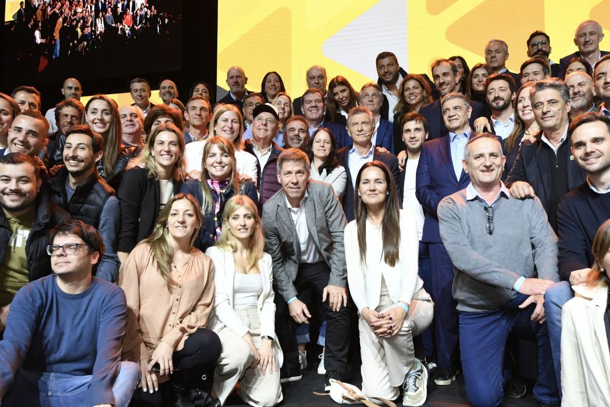 La foto del neuvo PRO, entre ellos, la diputada nacional Diana Fernández Molero.