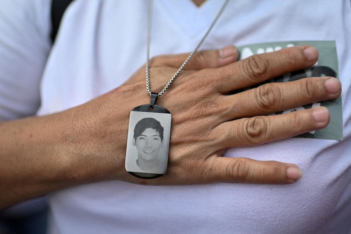 Nanette Castillo, madre de una víctima de la guerra contra las drogas, lleva un collar con la foto de su hijo, Aldrin, Manila, 30 de noviembre de 2025. REUTERS/Noel Celis Nanette Castillo, madre de una víctima de la guerra contra las drogas, lleva un collar con la foto de su hijo, Aldrin, Manila, 30 de noviembre de 2025. REUTERS/Noel Celis