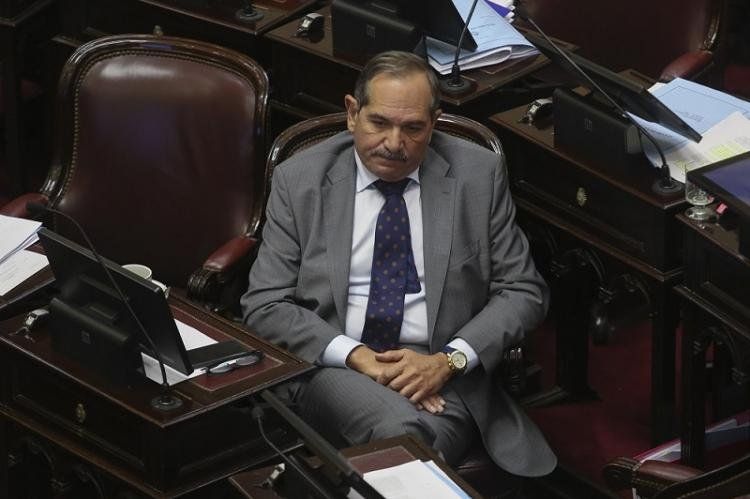 El Senador no regresará a su banca hasta tanto la justicia no lo investigue.