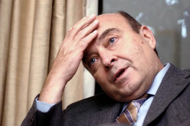 Durante su breve permanencia al frente del Ejecutivo Nacional, Rodríguez Saá impulsó la declaración del cese de pagos unilateral de la Argentina, algo que había intentado evitar Cavallo en su etapa de ministro de Economía de Fernando De la Rúa.