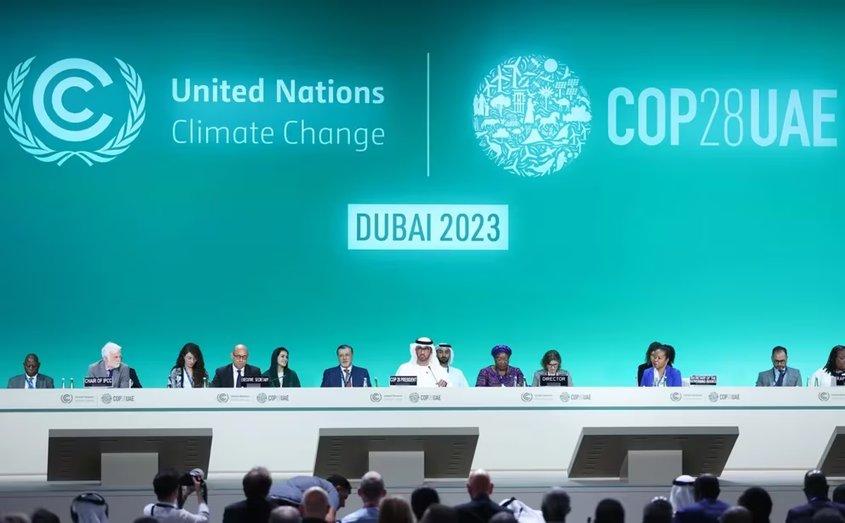 Lo más difícil es lograr un llamamiento explícito a eliminar el uso de todos los combustibles fósiles en los documentos oficiales, como defienden Europa, por parte de las naciones petroleras y las más dependientes del carbón, como China e India. Lo más difícil es lograr un llamamiento explícito a eliminar el uso de todos los combustibles fósiles en los documentos oficiales, como defienden Europa, por parte de las naciones petroleras y las más dependientes del carbón, como China e India.