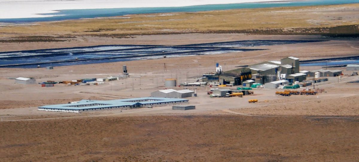 El salar del Hombre Muerto, en Catamarca, es considerada una de las reservas de litio más importantes de la región.