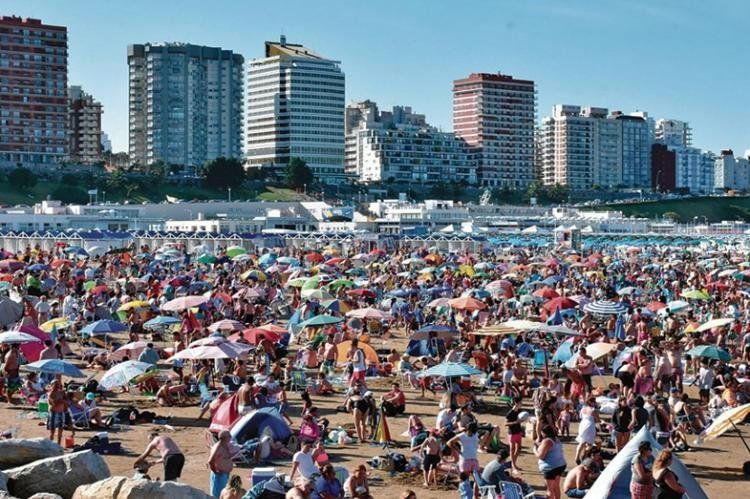 Cruce por la temporada en las playas y otros centros turísticos.