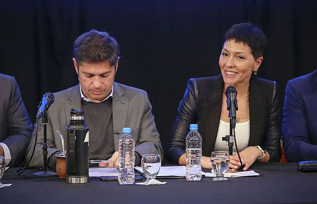 Axel Kicillof y Mayra Mendoza en una foto para mostrar unidad en medio de un clima de desconfianza. Axel Kicillof y Mayra Mendoza en una foto para mostrar unidad en medio de un clima de desconfianza.