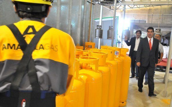 Imagen de la inauguración de la ampliación de la planta de Amarilla Gas. Se ve a Jorge Capitanich, intendente de Resistencia (Chaco).