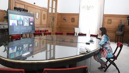 Silvina Batakis durante un zoom cuando era Secretaria de Provincias.