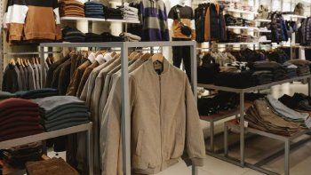 la famosa marca de ropa que bajo sus precios un 40% y se vuelve furor la famosa marca de ropa que bajo sus precios un 40% y se vuelve furor