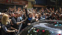 LLA convocó a sus militantes vía Twitter para acompañar a Javier Milei en su lugar de votación.&nbsp;