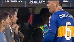 Marcos Rojo, incredulo por el cambio de arqueros.