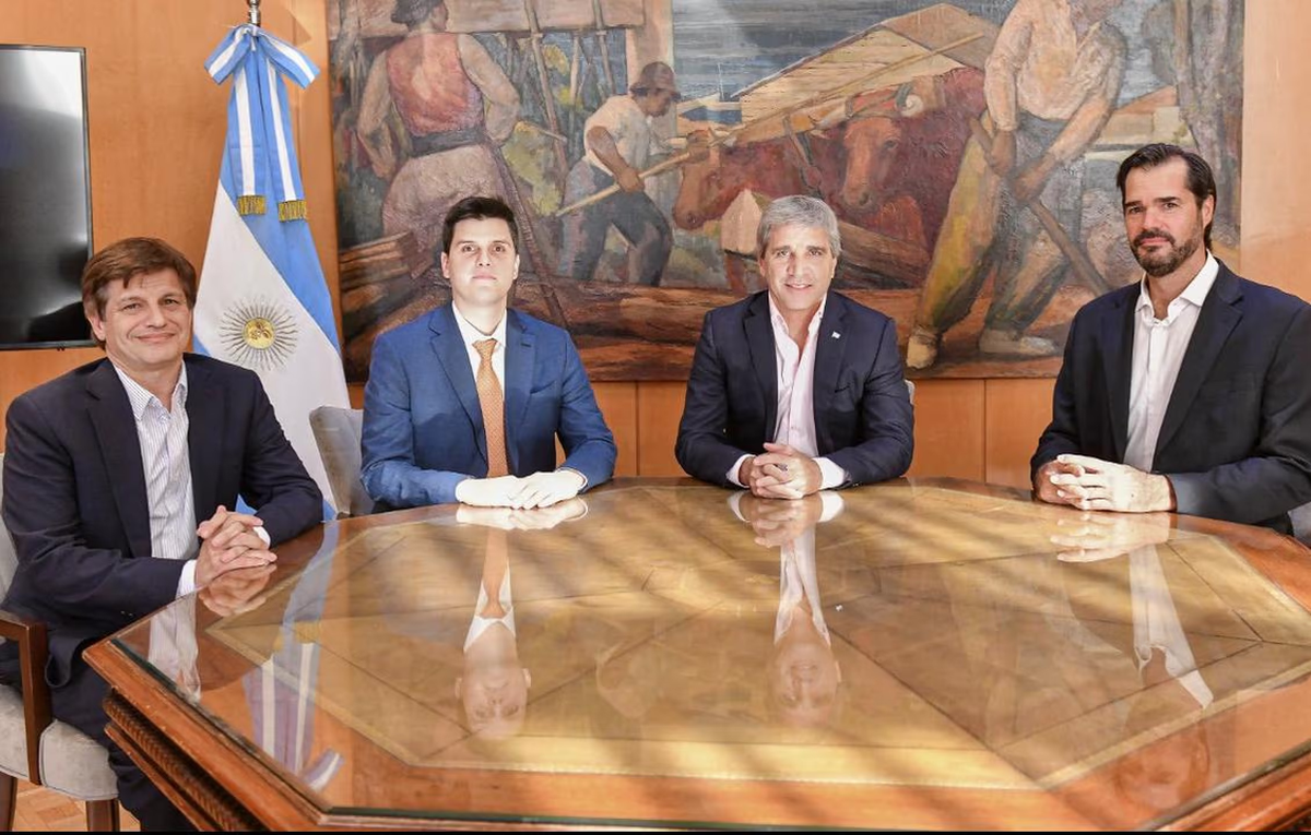Luis Caputo y ejecutivos de la empresa inversora Luis Caputo y ejecutivos de la empresa inversora