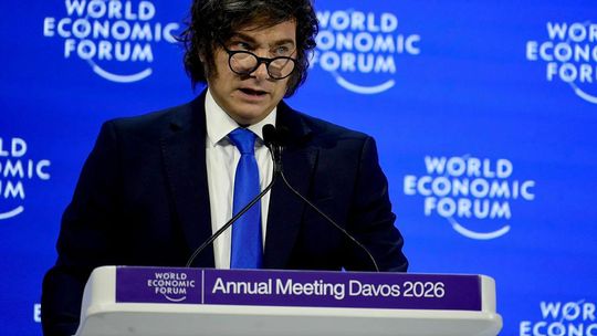 Reservas matan Riesgo País, apuro por 'el colchón' y el camino pedregoso hacia el crecimiento