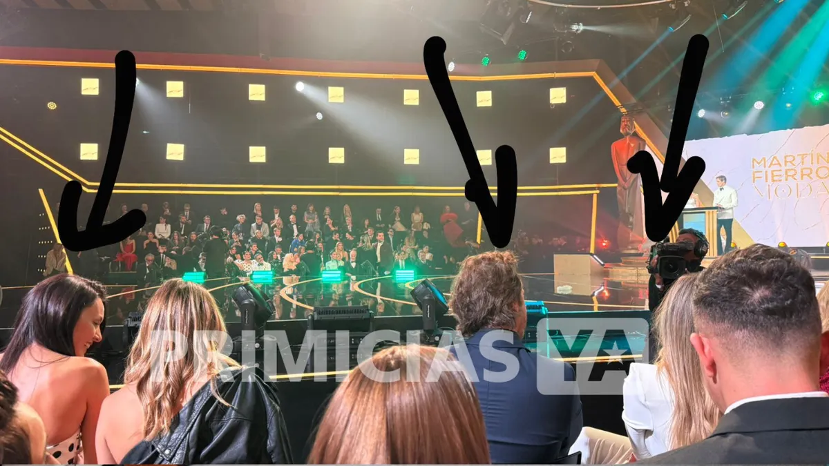 Después del discurso de Pampita, Vicuña besó a su pareja en pleno momento sensible. Fuente: Primicias Ya Después del discurso de Pampita, Vicuña besó a su pareja en pleno momento sensible. Fuente: Primicias Ya