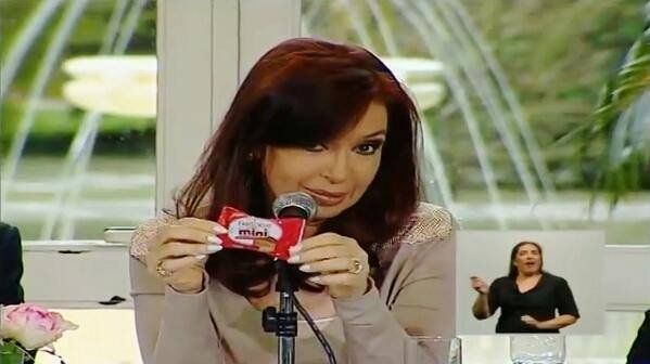La Presidenta dijo que los argentinos son los inventores mundiales del alfajor triple