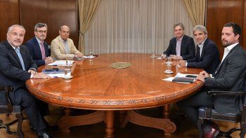 Con la industria en recesión, Caputo recibió a la UIA: