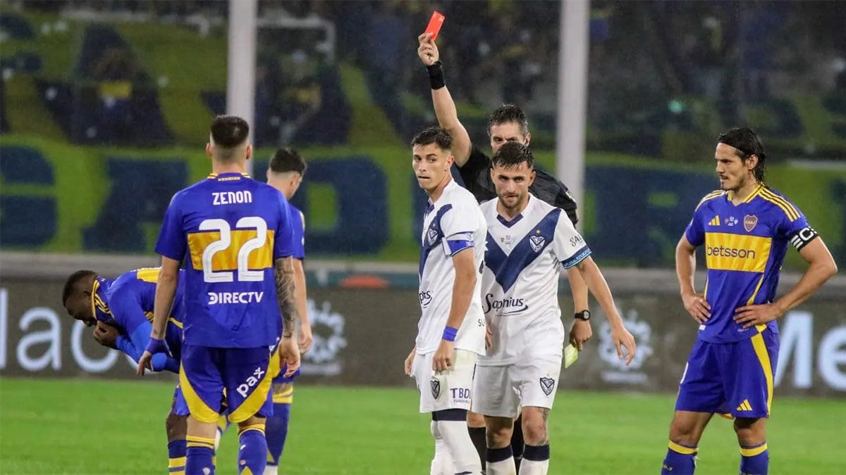 Fernando Gago explotó contra Luis Advíncula tras su expulsión en el partido que Boca cayó ante Vélez 3-4 en la semifinal de la Copa Argentina 2024. Fernando Gago explotó contra Luis Advíncula tras su expulsión en el partido que Boca cayó ante Vélez 3-4 en la semifinal de la Copa Argentina 2024.