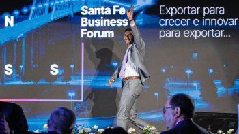 Maximiliano Pullaro presentó el Santa Fe Business Forum, un evento internacional que reúne a 1000 empresas, 200 compradores de 40 países, y 32 embajadores. Maximiliano Pullaro presentó el Santa Fe Business Forum, un evento internacional que reúne a 1000 empresas, 200 compradores de 40 países, y 32 embajadores.