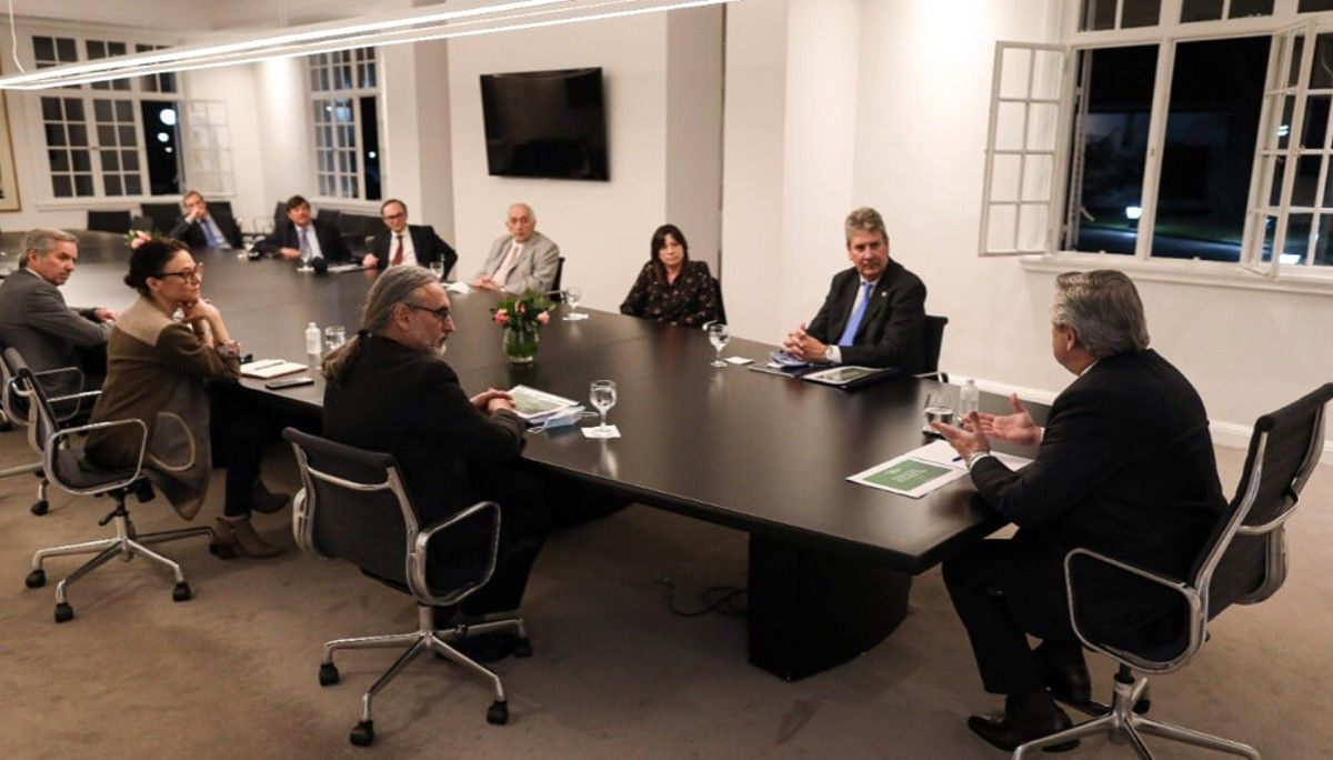 La respuesta política del Gobierno al agro radica en el Plan Ganadero, que presentó el ministro de Agricultura, Luis Basterra.