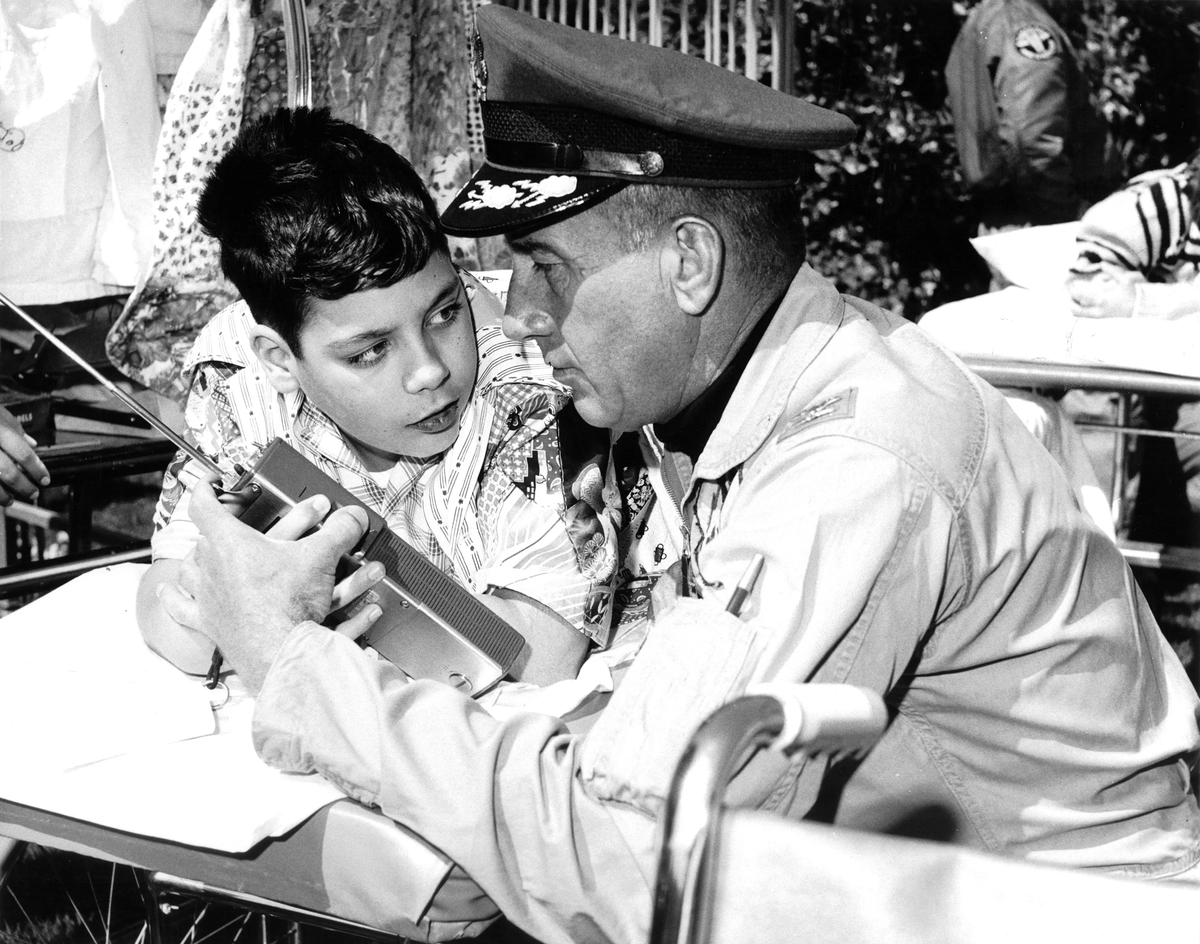 Harry Shoup, el coronel al mando de la base, salvó la Navidad una noche de noviembre de 1955 cuando recibió el llamado de un nene que quería hablar con Papá Noel. Harry Shoup, el coronel al mando de la base, salvó la Navidad una noche de noviembre de 1955 cuando recibió el llamado de un nene que quería hablar con Papá Noel.