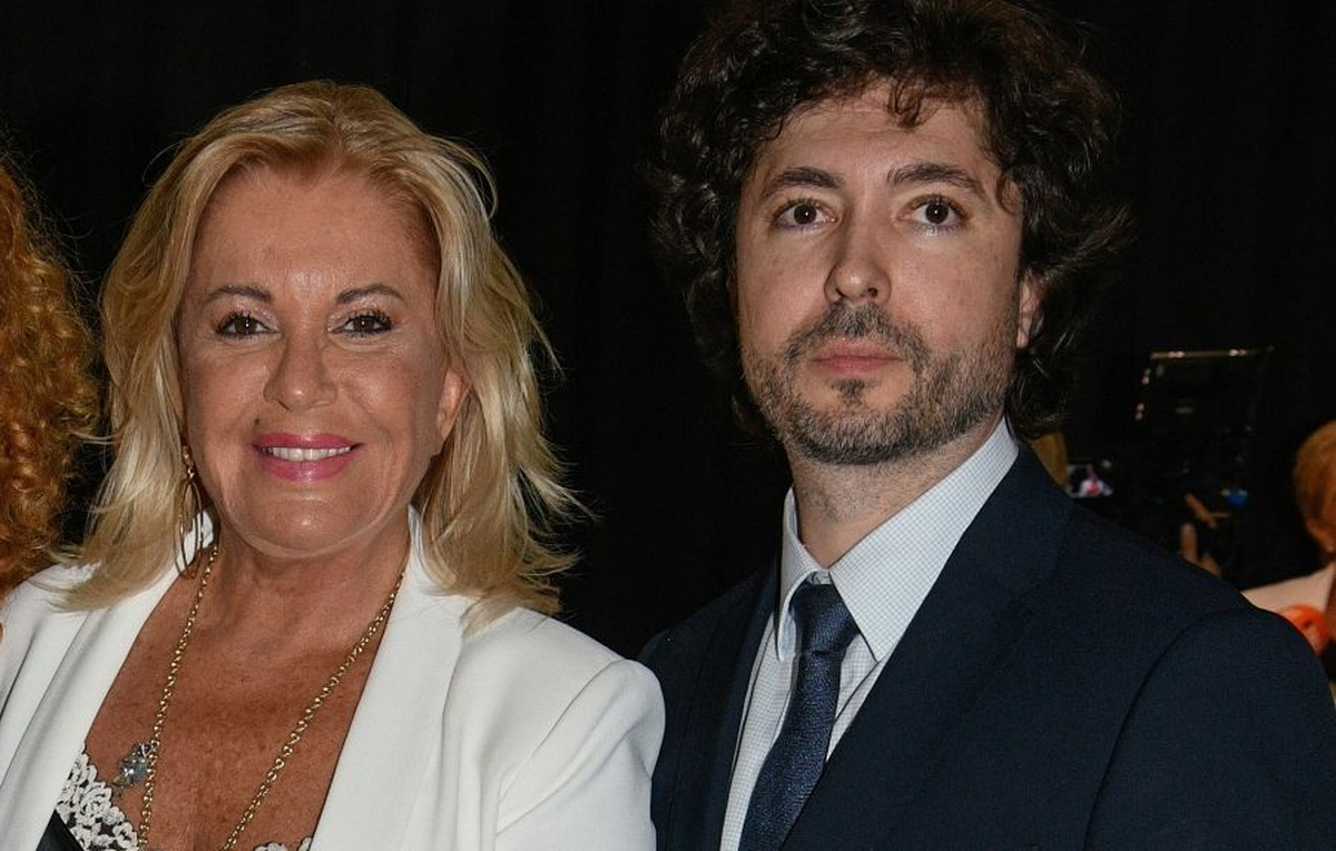 Bárbara Rey y su hijo Ángel Cristo Jr., quien vendió las fotos de su madre con el entonces rey Juan Carlos I Bárbara Rey y su hijo Ángel Cristo Jr., quien vendió las fotos de su madre con el entonces rey Juan Carlos I