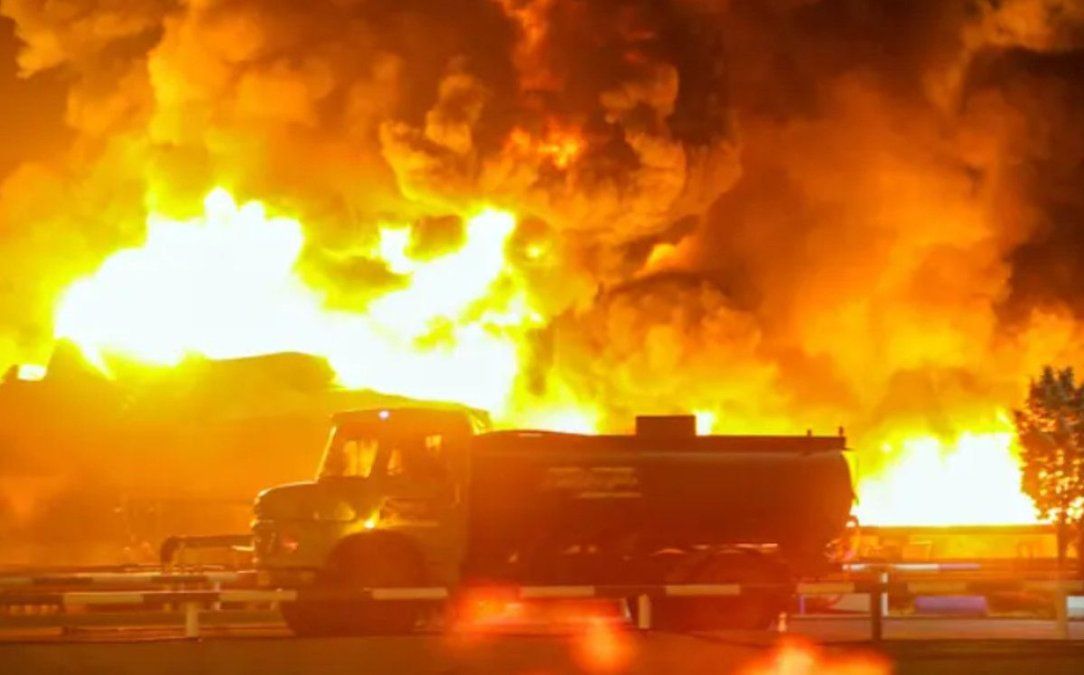 Tensión por explosión repentina en una refinería de Irán.
