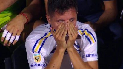 Ander Herrera ingresó en el 2T, se lesionó, se sacó solo y rompió en llanto
