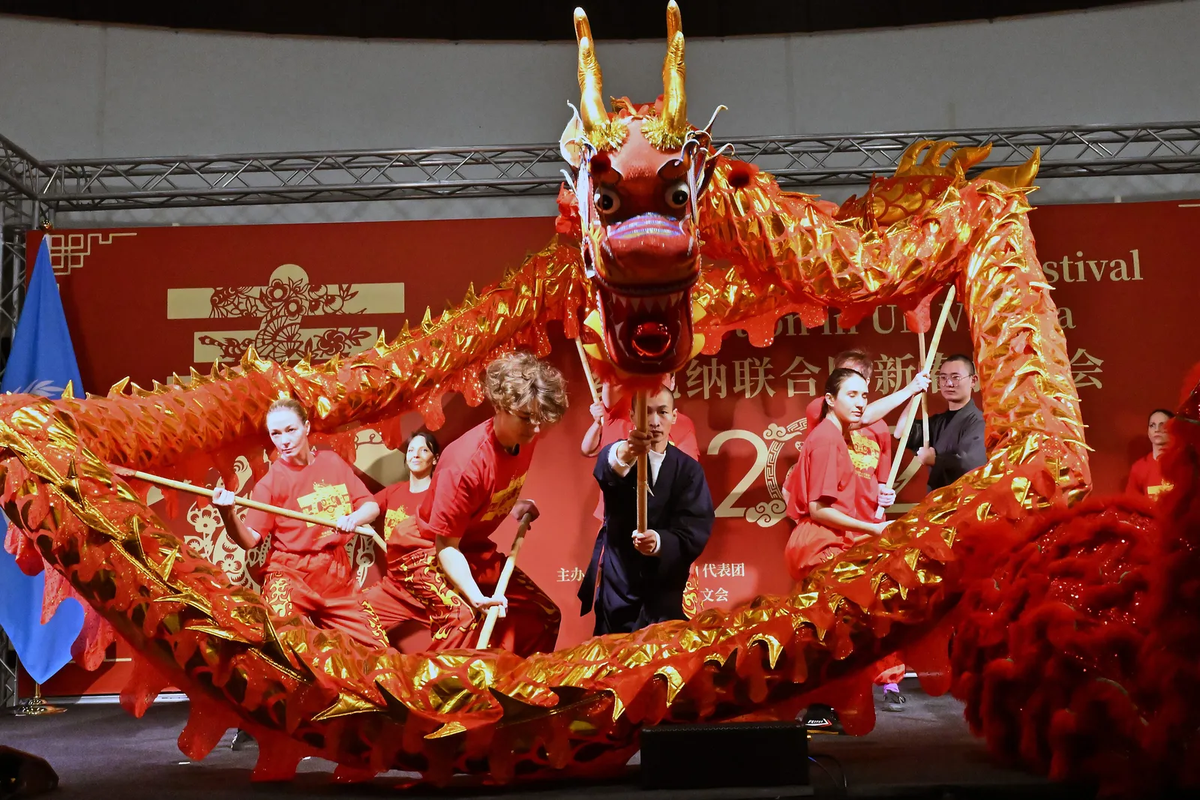 Año de la Serpiente luego del Año del Dragón, China festeja.