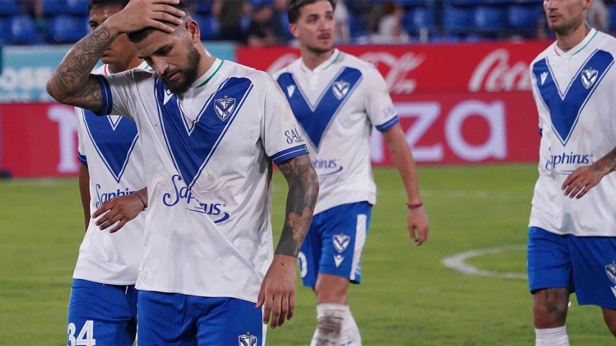 Vélez sumó su segunda caída consecutiva, esta vez ante Platense con el césped en mal estado mientras que Sebastián Domínguez se cruzó con Andrés Merlos. Vélez sumó su segunda caída consecutiva, esta vez ante Platense con el césped en mal estado mientras que Sebastián Domínguez se cruzó con Andrés Merlos.