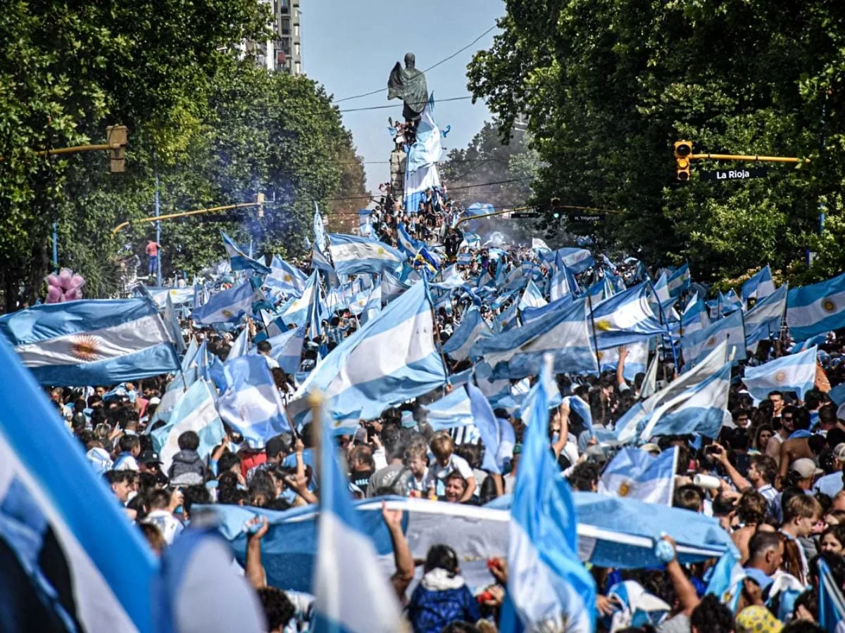 Banderas argentinas (en este caso, por la educación pública).