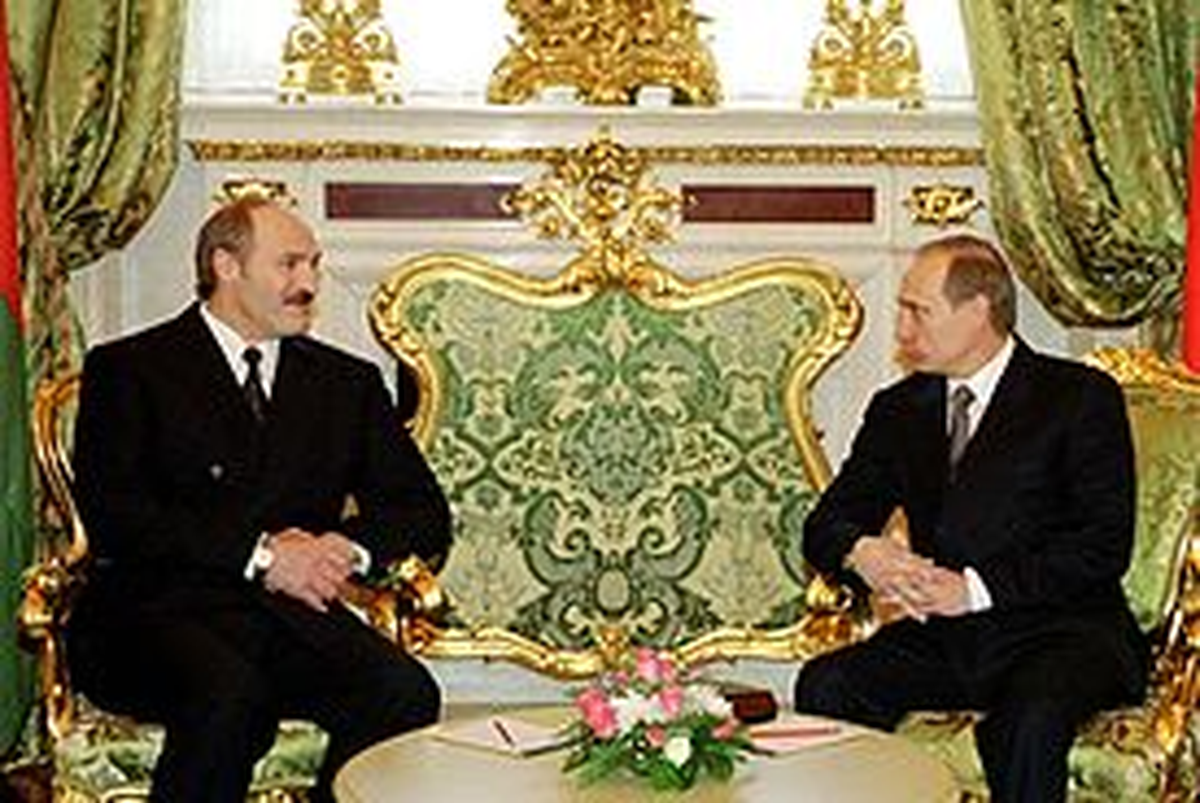 Vladimir Putin y Alexandr Lukashenko son viejos amigos. Vladimir Putin y Alexandr Lukashenko son viejos amigos.