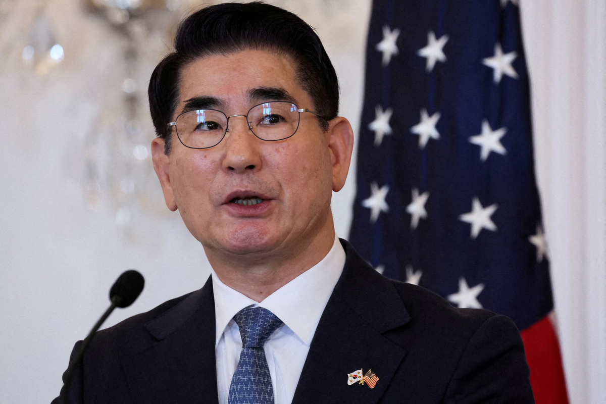 El ex ministro de Defensa Kim Yong-hyun intentó suicidarse en su celda. El ex ministro de Defensa Kim Yong-hyun intentó suicidarse en su celda.