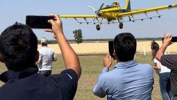 altText(El mundo mira a la Argentina por el uso de drones para terminar con la plaga de langostas)}
