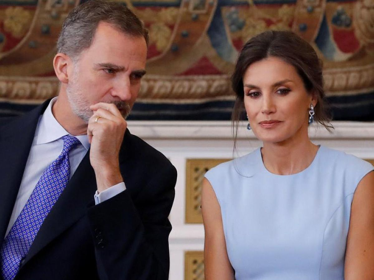 La reina Letizia le habría sido infiel al rey Felipe con su excuñado. La reina Letizia le habría sido infiel al rey Felipe con su excuñado.